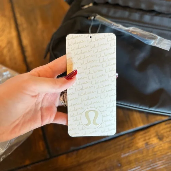 New with Tags! Lululemon Lg Black Cosmetic Bag/ Travel Kit - Picture 2 of 3